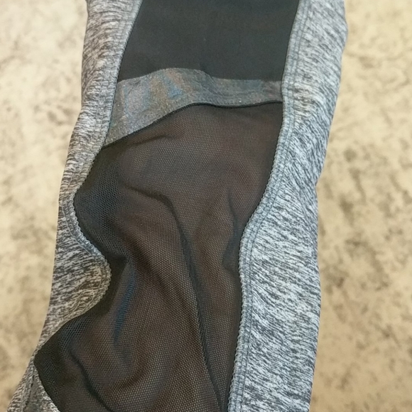 Pink Victoria's Secret leggings with mesh - Picture 4 of 8